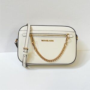 NWOT Michael Kors crossbody. Brand new condition.